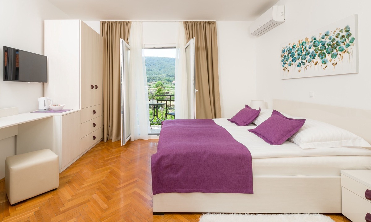 Island Hvar Bed & Breakfast | B&B Aurora