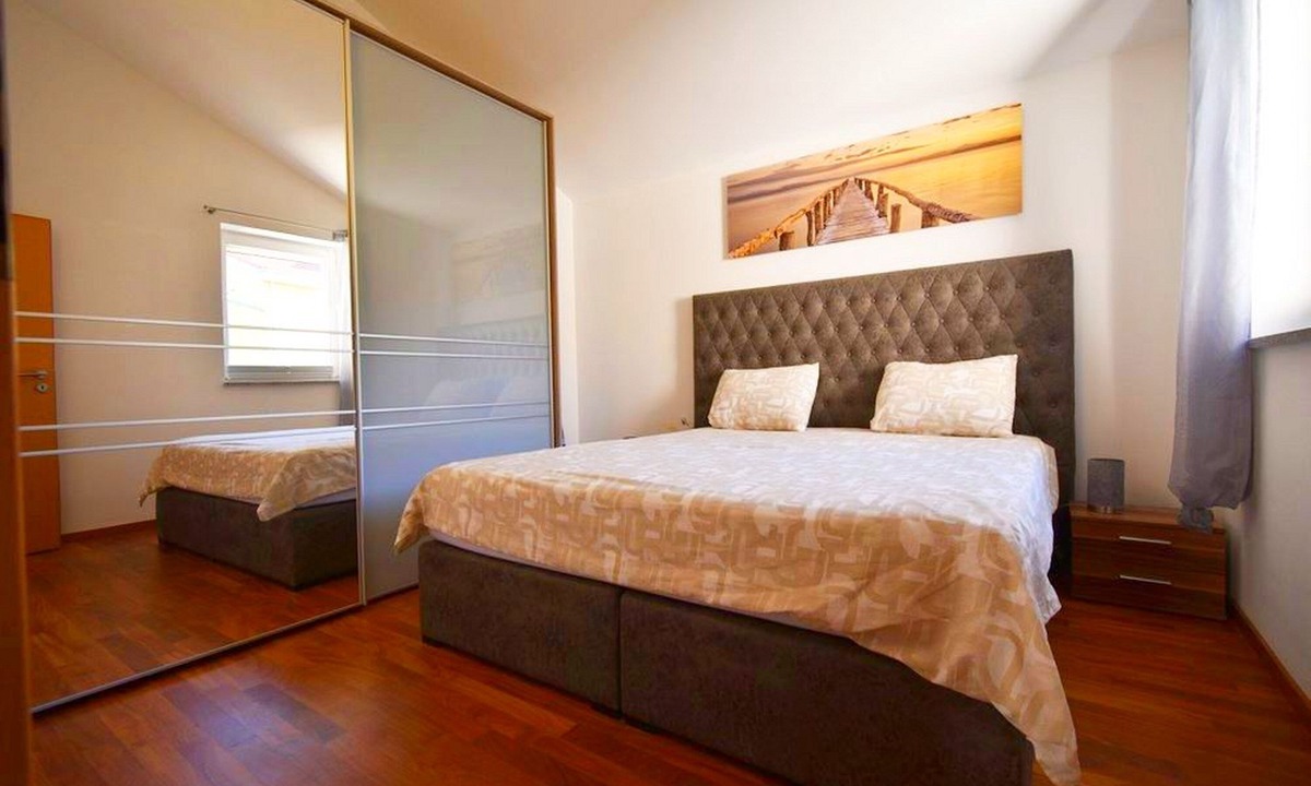 Klimno Apartment | Two bedroom apartment with terrace and sea view Klimno, Krk (A-23615-a)