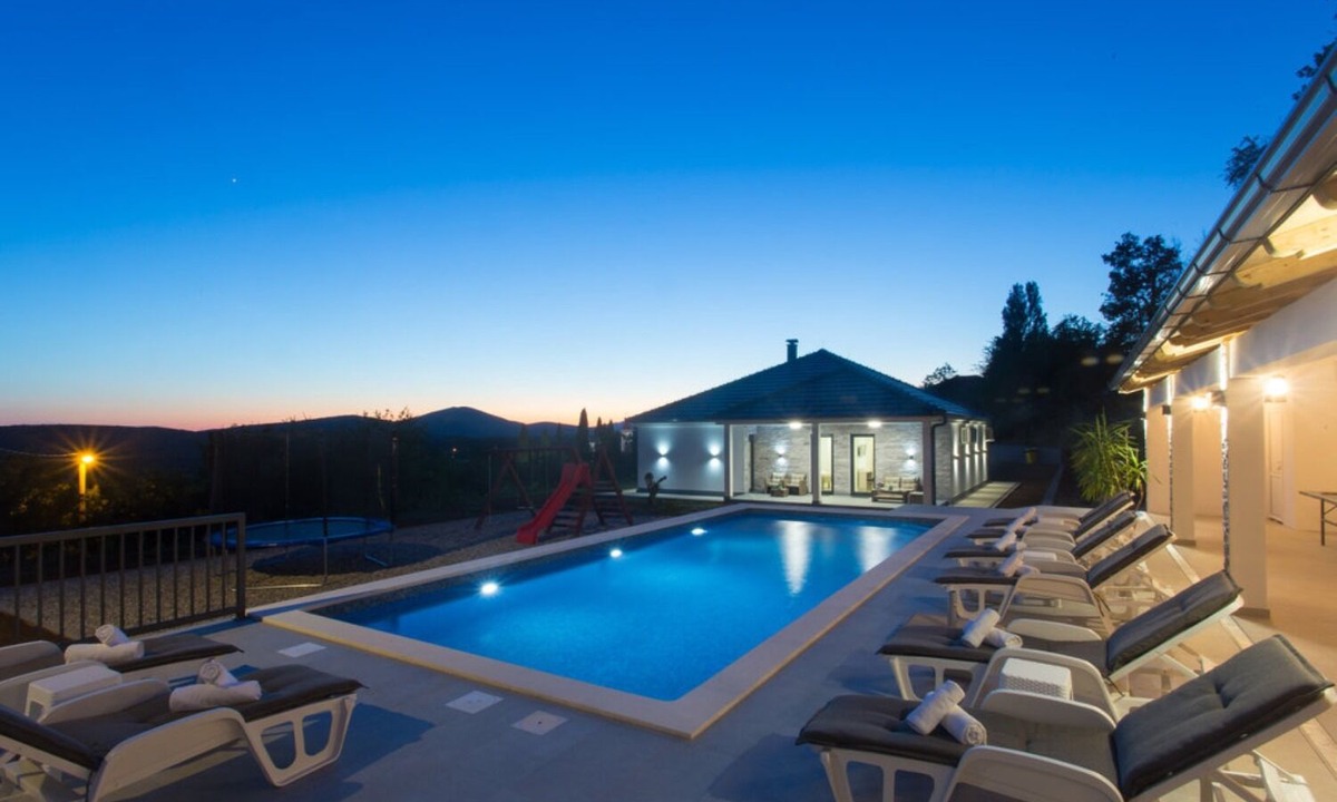 Caporice House | Holiday house Marijana - modern with pool: - Trilj, Riviera Split, Croatia