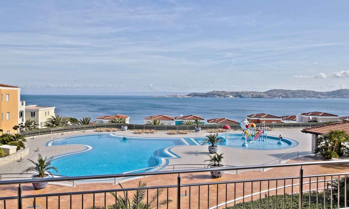 Crveni Vrh Apartment | Holiday apartment with air conditioning, internet and private parking space