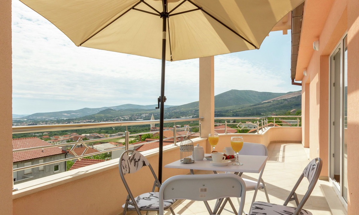 Kastel Stari Apartment | Modern Stay in Kaštel Stari