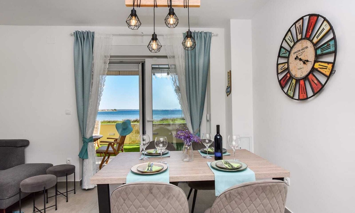 Privlaka Apartment | Beachfront Sun Garden Villas