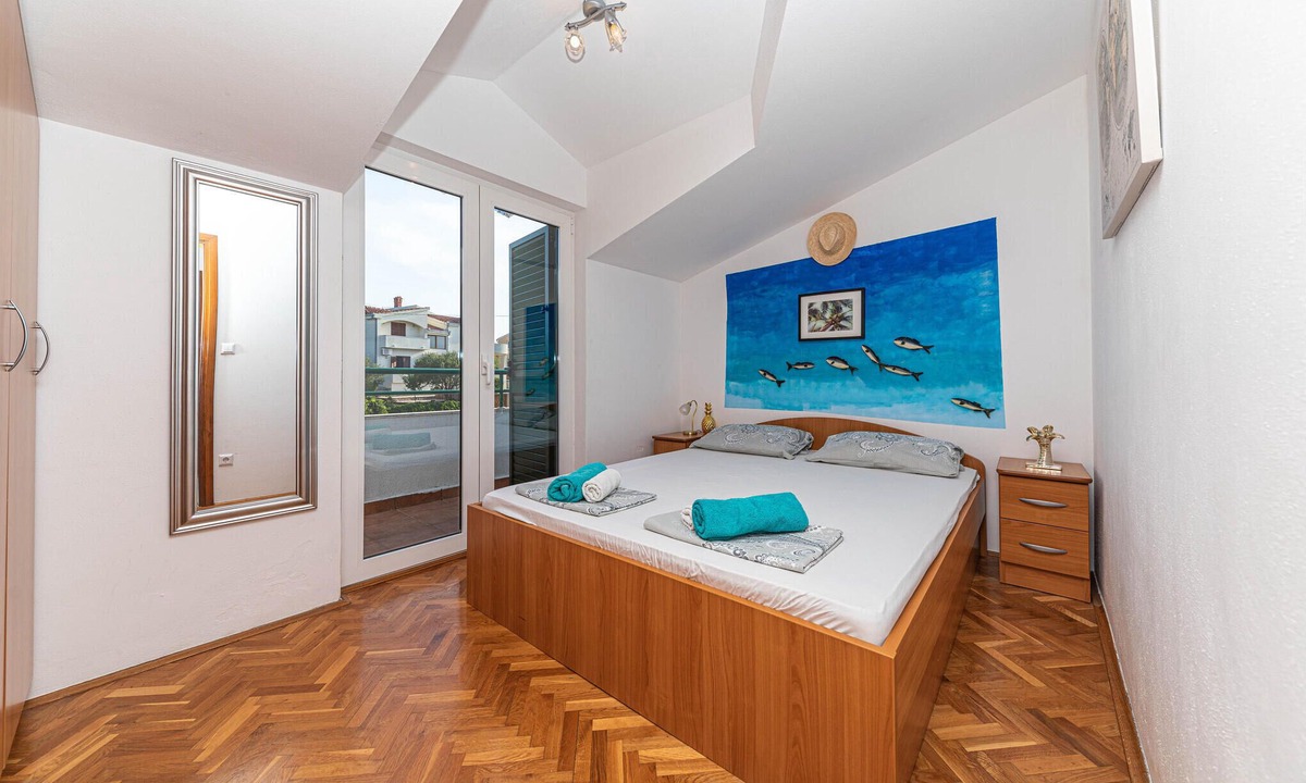 Okrug Donji Apartment | Nice apartment in Okrug Donji with WiFi