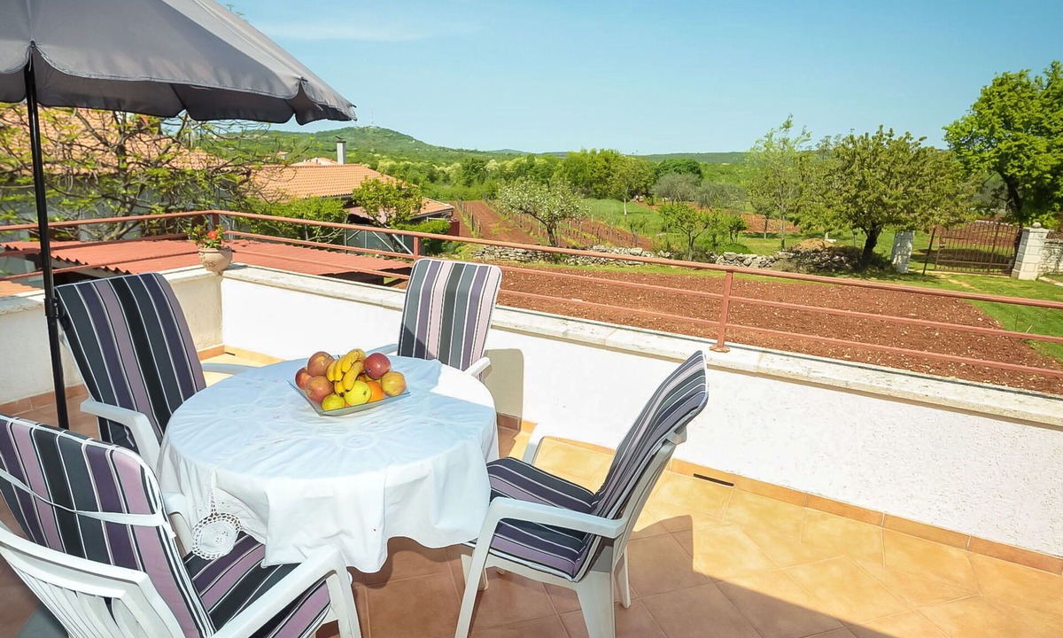 Matohanci Apartment | Nice apartment for 3 guests with A/C, WIFI, TV and terrace