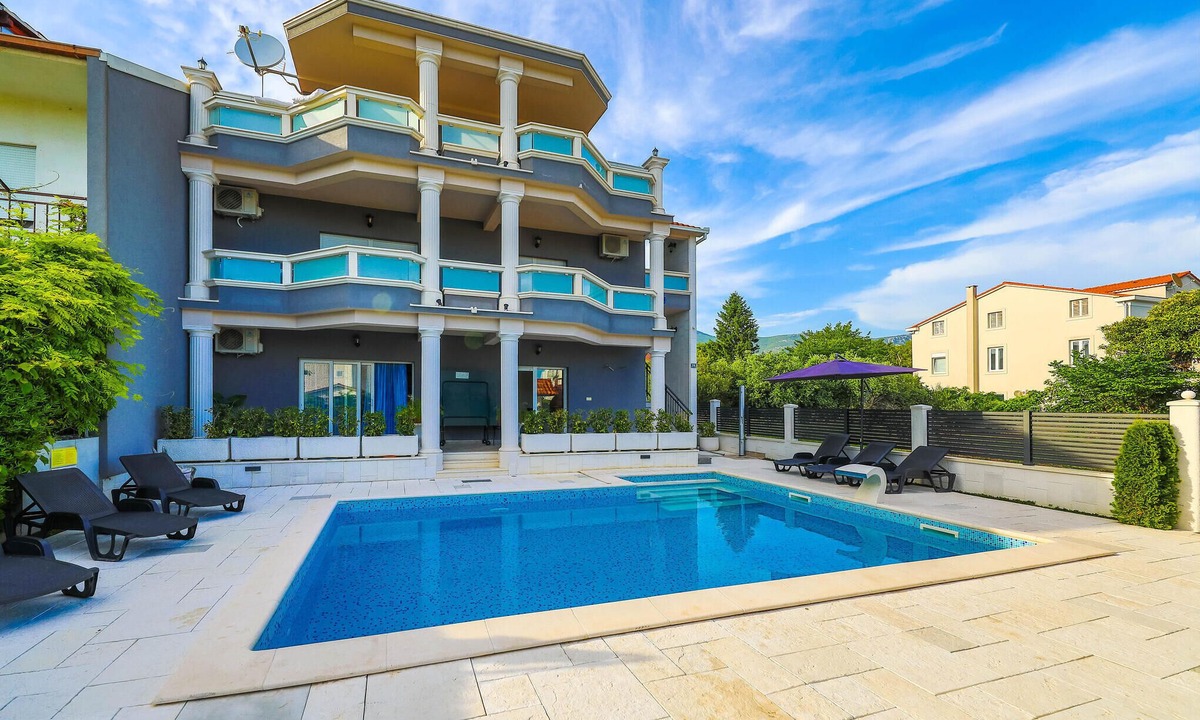 Kastel Stafilic Apartment | Amazing apartment in Kastel Stafilic with sauna