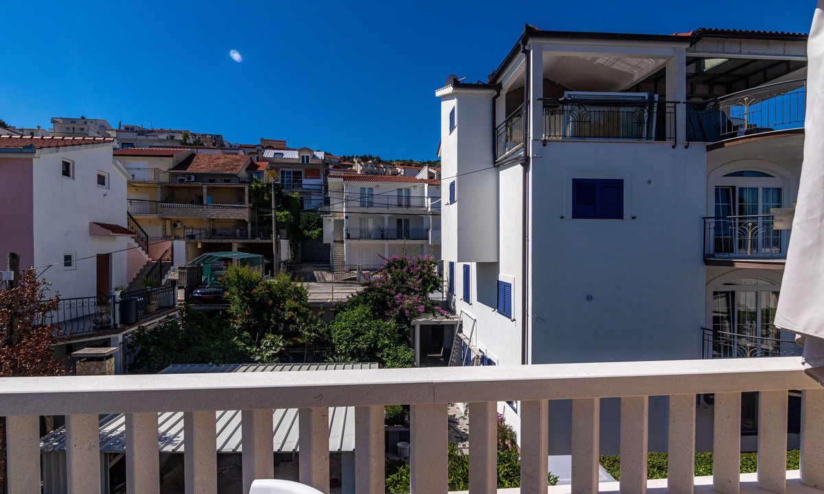 Mastrinka Apartment | Apartments Janja (30131-A4) - Arbanija (Ciovo)