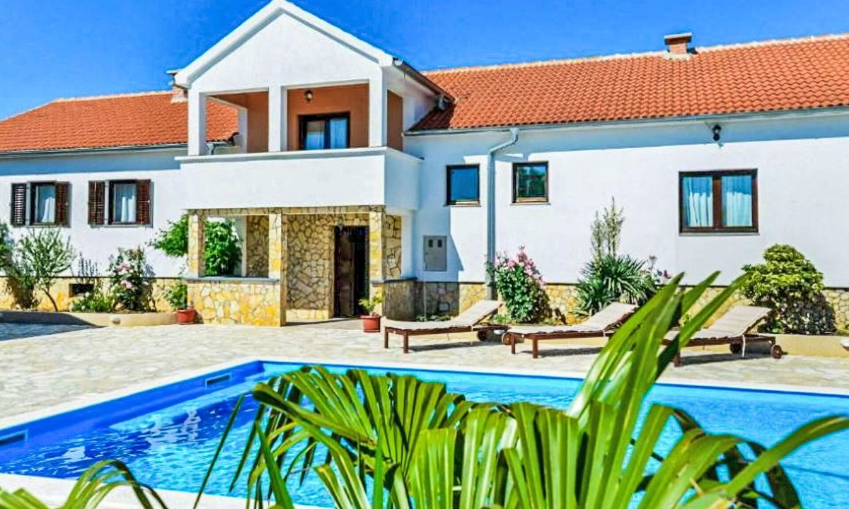 Benkovac House | Wonderful private villa for 12 guests with A/C, WIFI, private pool, TV, terrace and panoramic view