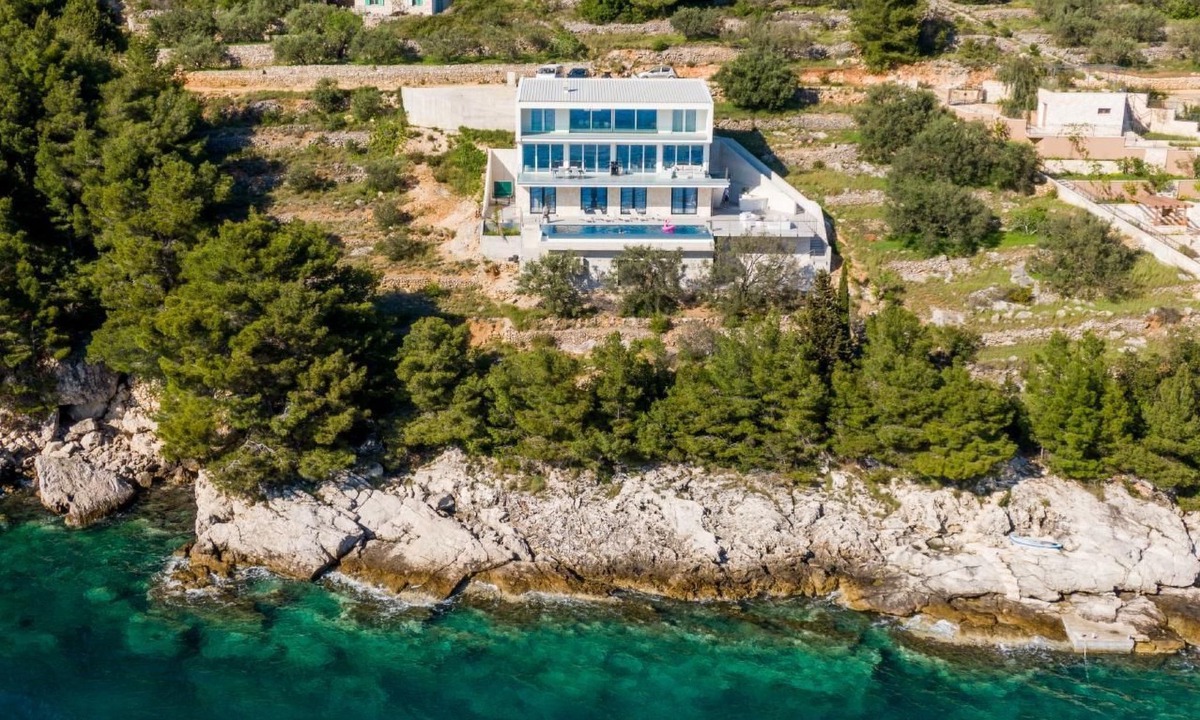 Vela Luka Apartment | Villa Style and Sea by Interhome