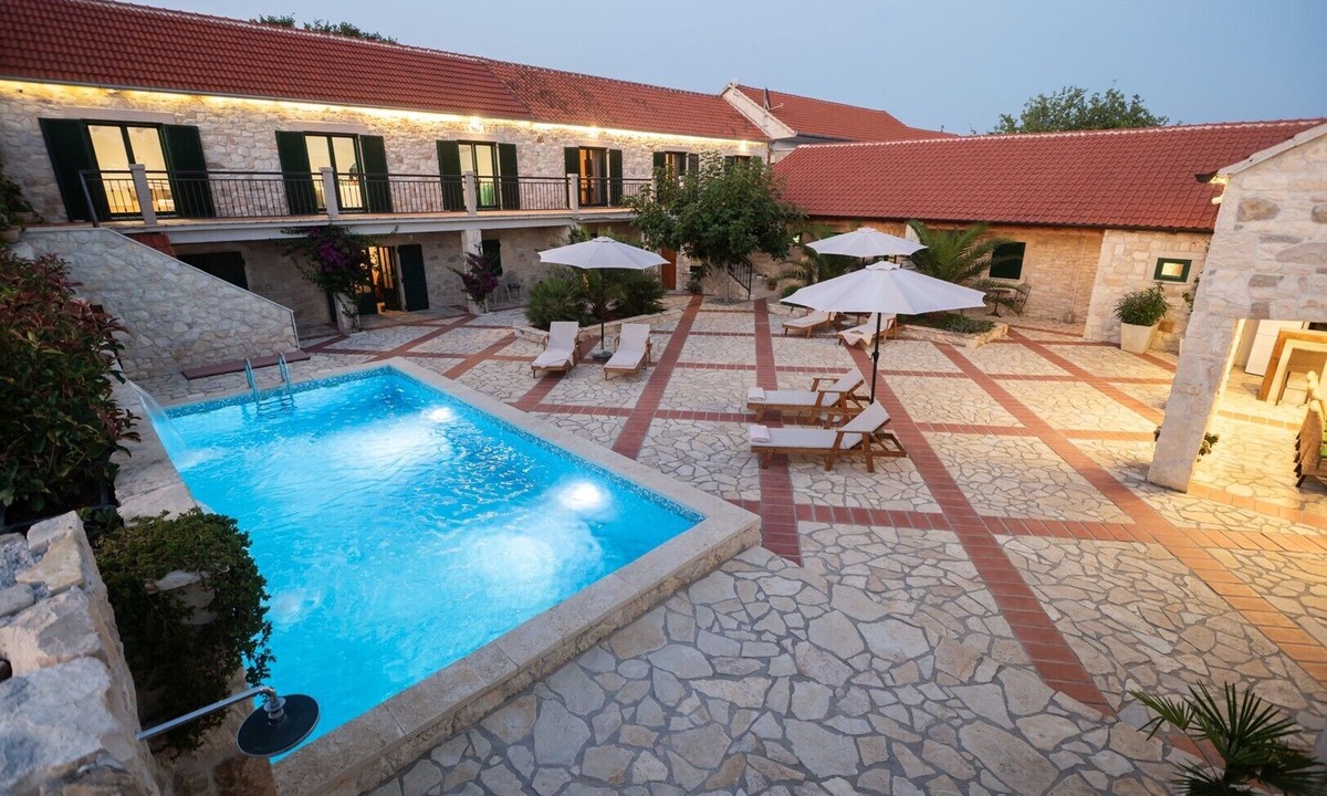 Islam Grcki Villa | Dvori Jokic – Stylish Villa with Private Heated Swimming Pool Near the Sea