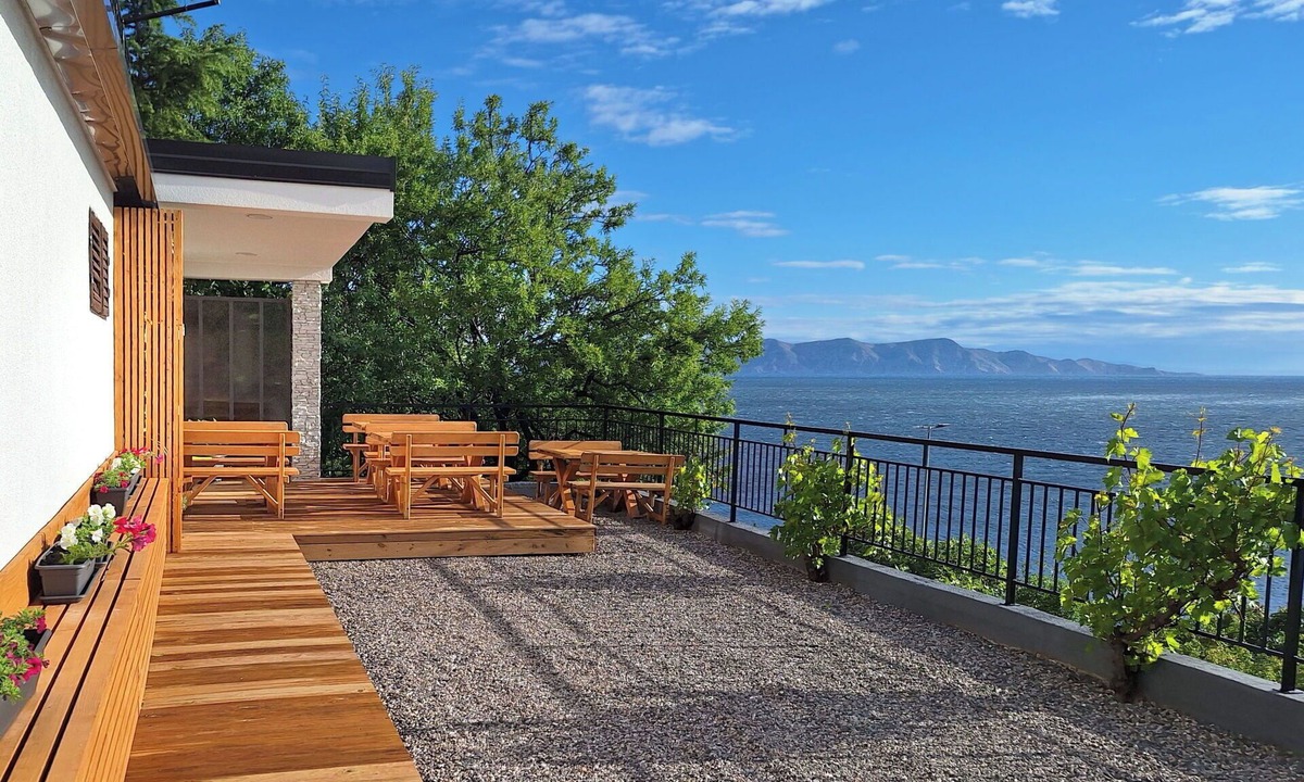 Vratarusa Apartment | Nice apartment for 6 guests with A/C, WIFI, TV and patio