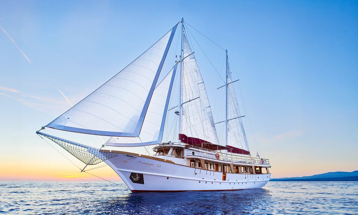 Jesenice Boat Rental | Sun-Kissed Sailing Adventure in Split-Dalmacia, Croatia