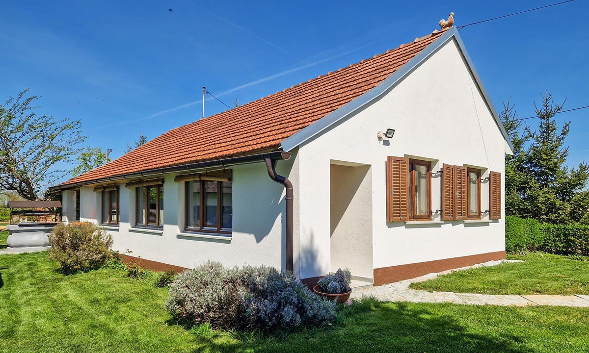 Stefanje House | Nice home in Stefanje with WiFi