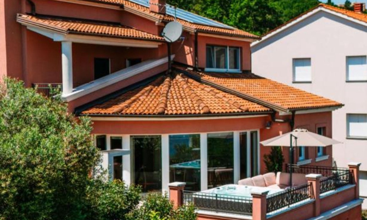 Volosko Apartment | One Bedroom Apartment With Terrace