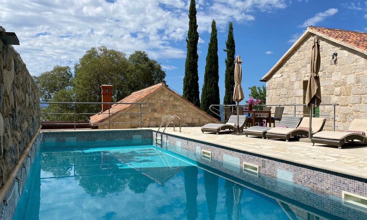 Borak Villa | Pet-friendly Villa 'Zeleni Raj' with Sea View, Wi-Fi and Air Conditioning