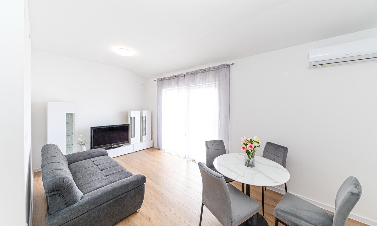 Kastel Kambelovac Apartment | 2 bedroom amazing apartment in Kastel Kambelovac
