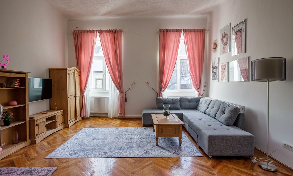 Brasov City Centre Apartment | Mira Central Residence: Discover a historical apartment in the Heart of the City