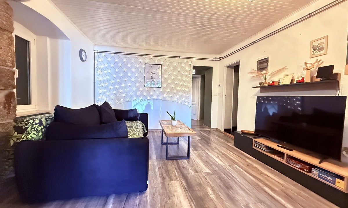Volosko Apartment | Beautiful apartment for 4 guests with WIFI, A/C, TV, patio and pets allowed