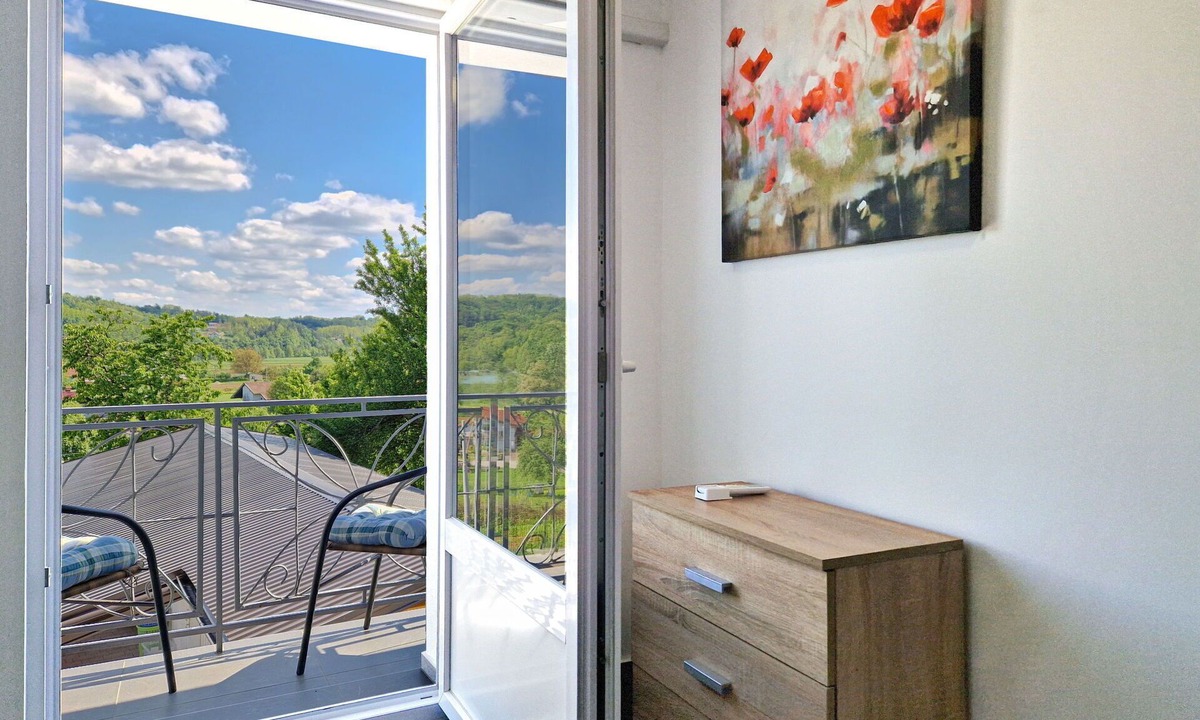 Duga Resa House | Stunning private villa for 7 people with hot tub, WIFI, TV, patio, pets allowed and panoramic view