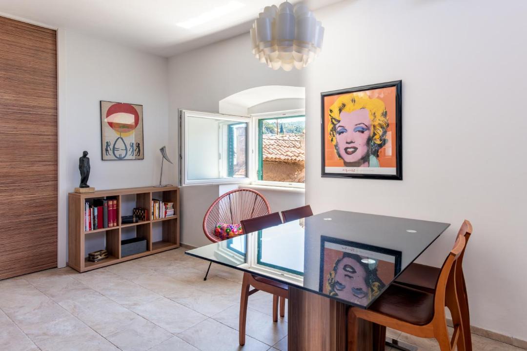 Grad Apartment | LUXE LOFT 3BR Apartment with beautiful view by Irundo