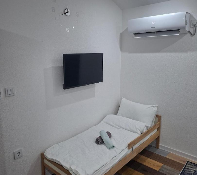 Novi Grad Sarajevo Villa | Family Private House w Garden & Gazebo 10 Guests