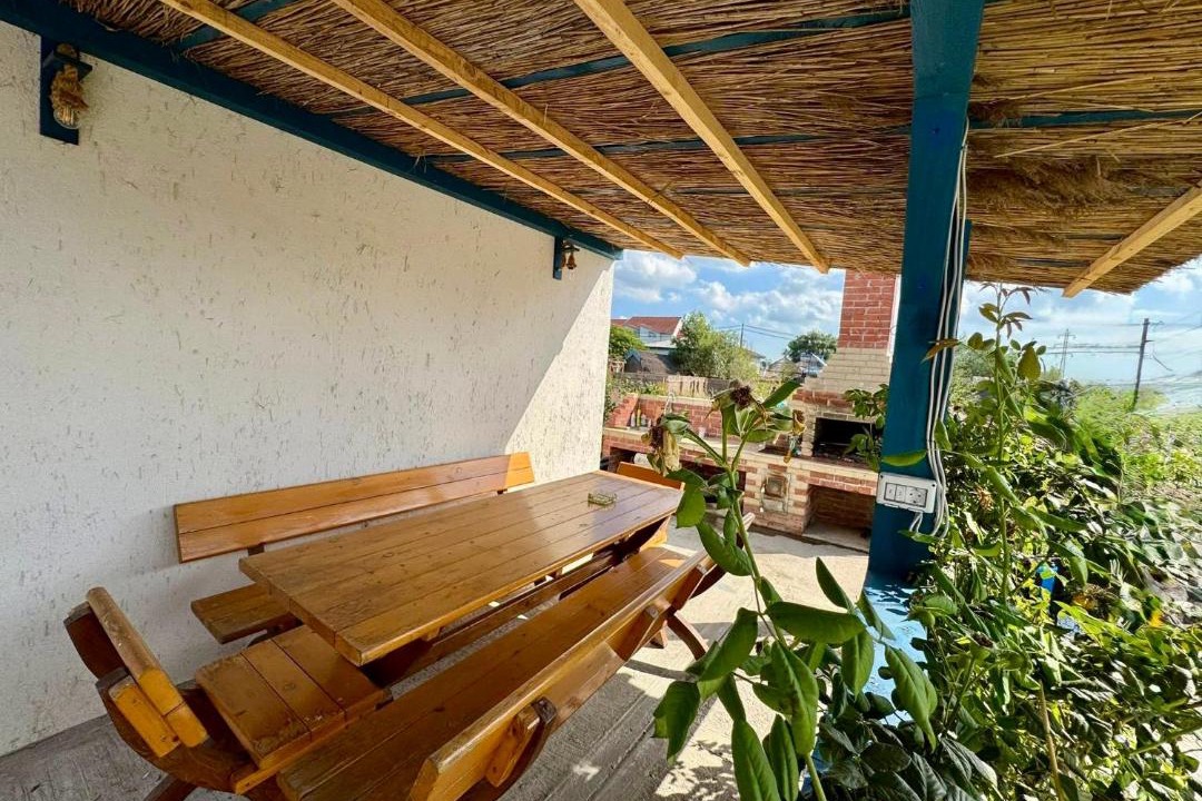 Crisan Bed & Breakfast | Delta Land Bungalows