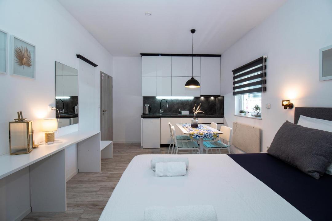 Velika Gorica House | Studioapartment Black & White