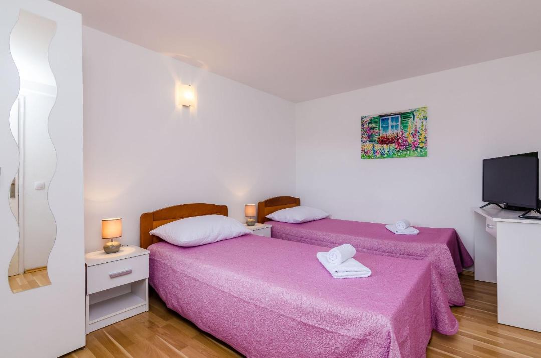 Gruz House | Apartments & Room Lino