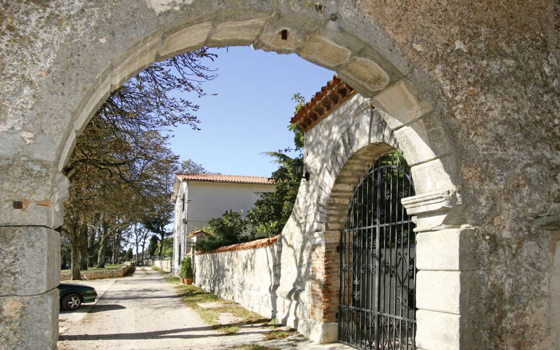 Photo of Buildings in Martinski