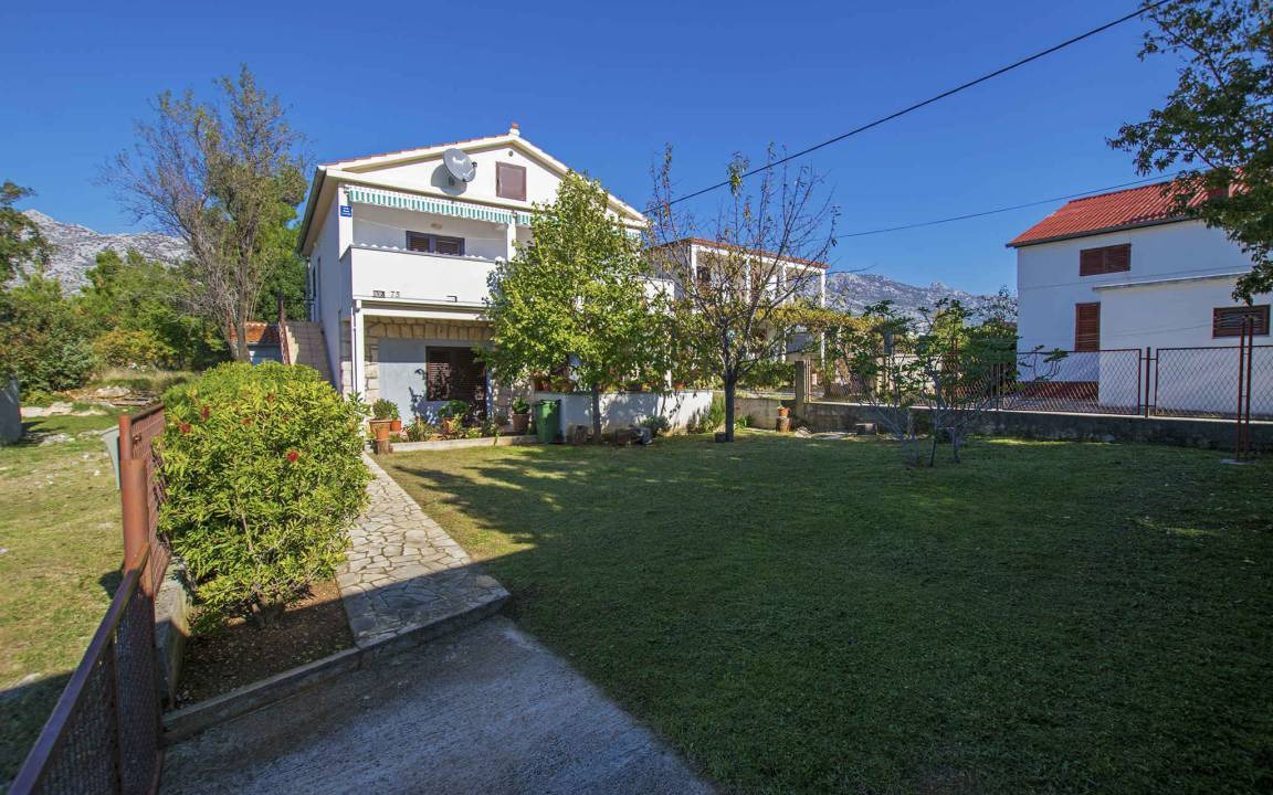 Photo of Buildings in Seline