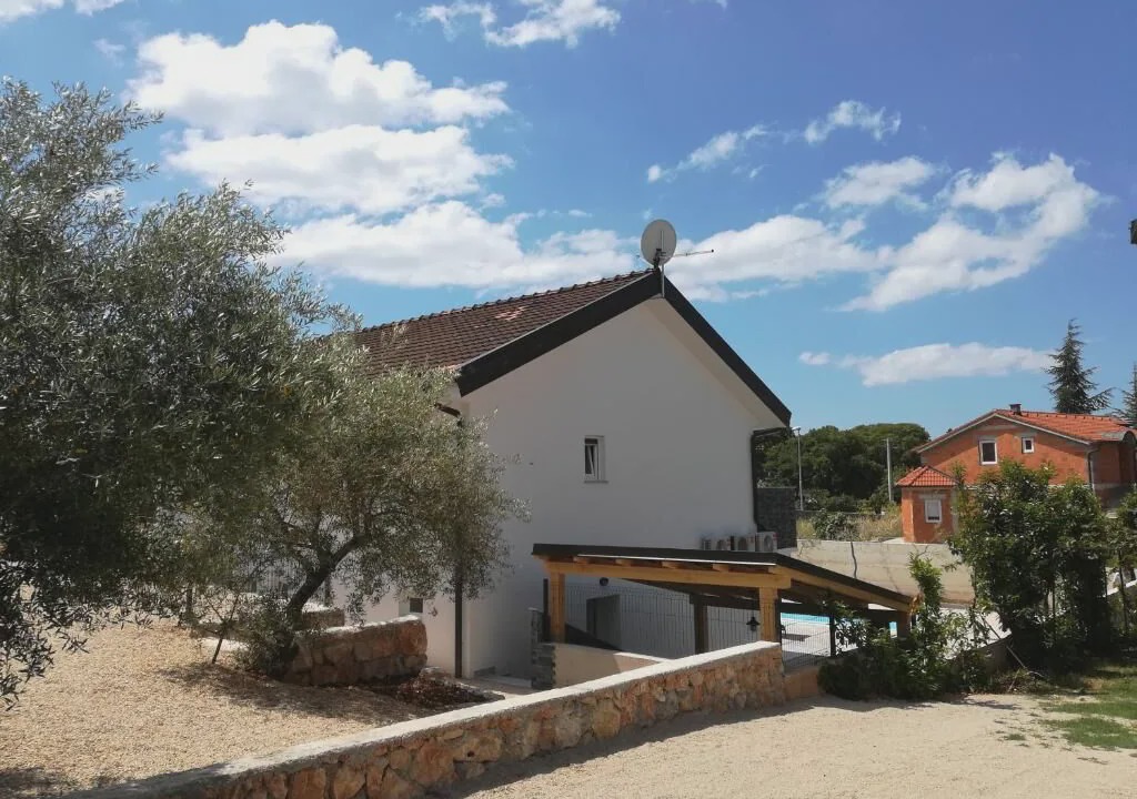 Photo of Buildings in Pinezici