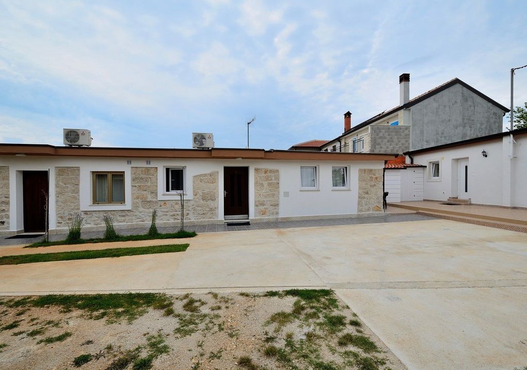 Photo of Buildings in Monterol