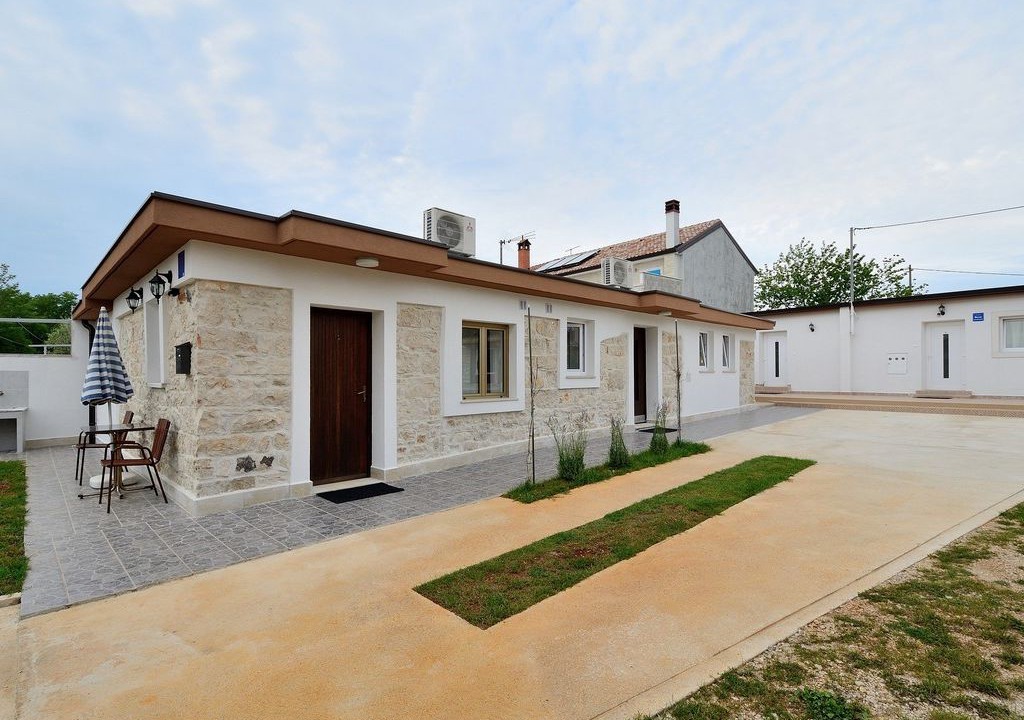 Photo of Buildings in Monterol