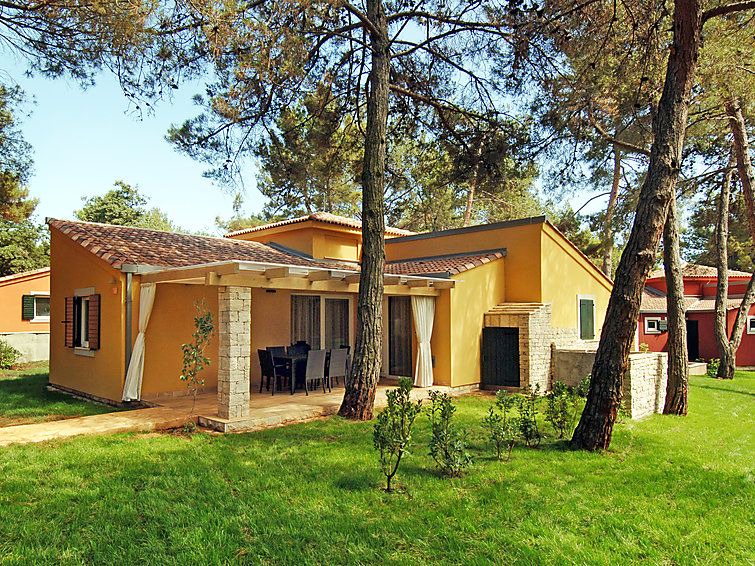 Photo of Buildings in Monterol