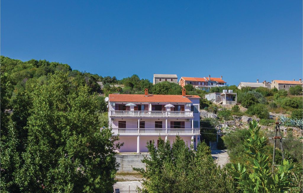 Photo of Buildings in Komoseva