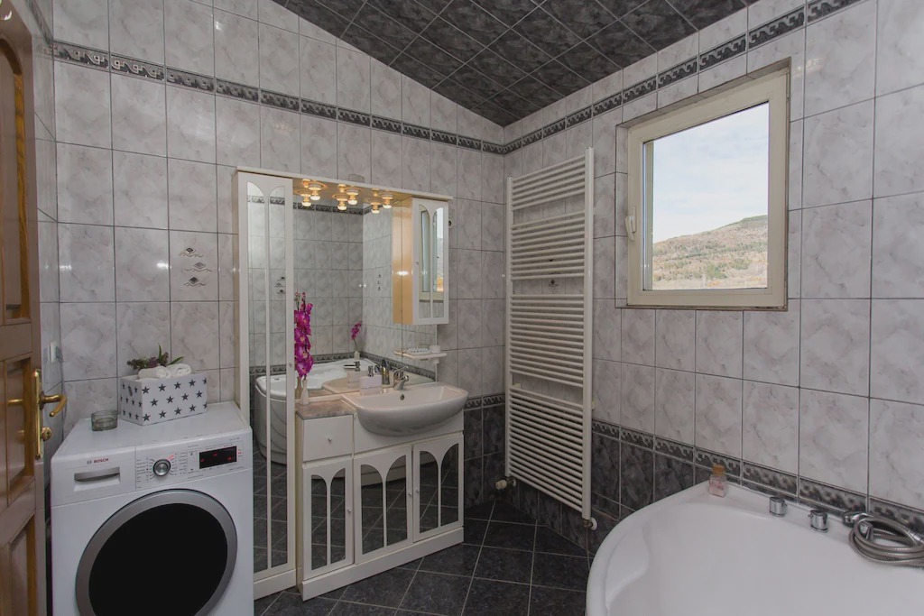 Photo of Bathroom in Neoric