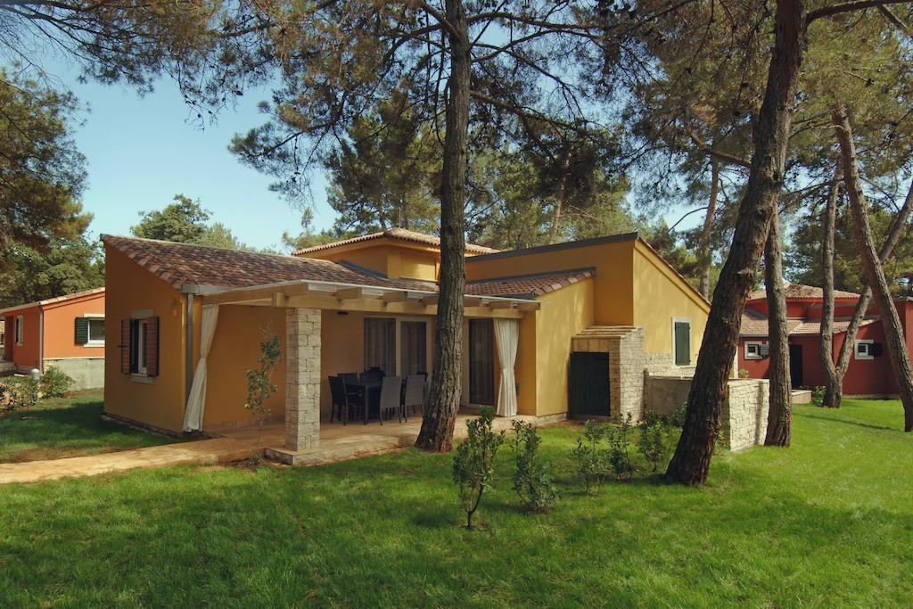 Photo of Buildings in Monterol