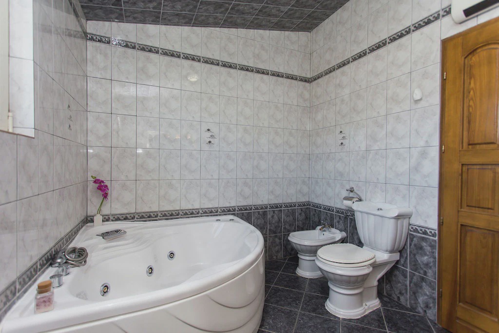 Photo of Bathroom in Neoric