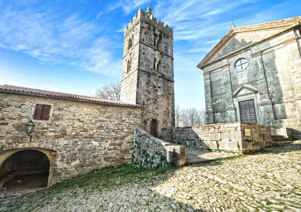 Photo of Buildings in Grabri