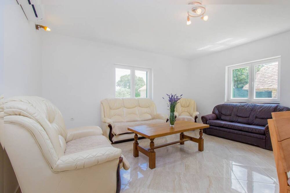 Photo of Livingroom in Bristane