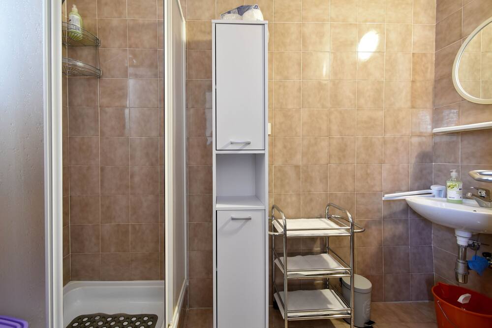 Photo of Bathroom in Seline