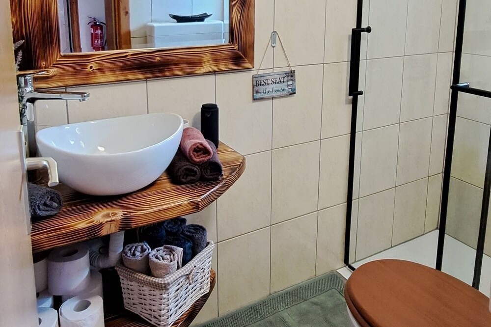 Photo of Bathroom in Marindol