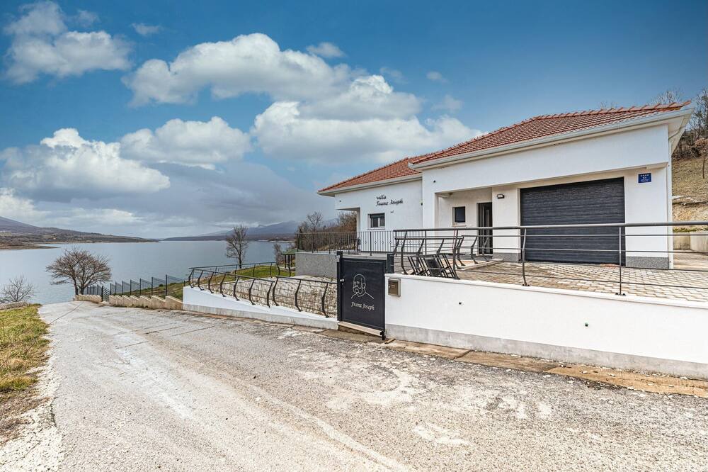 Photo of Others in Garjak