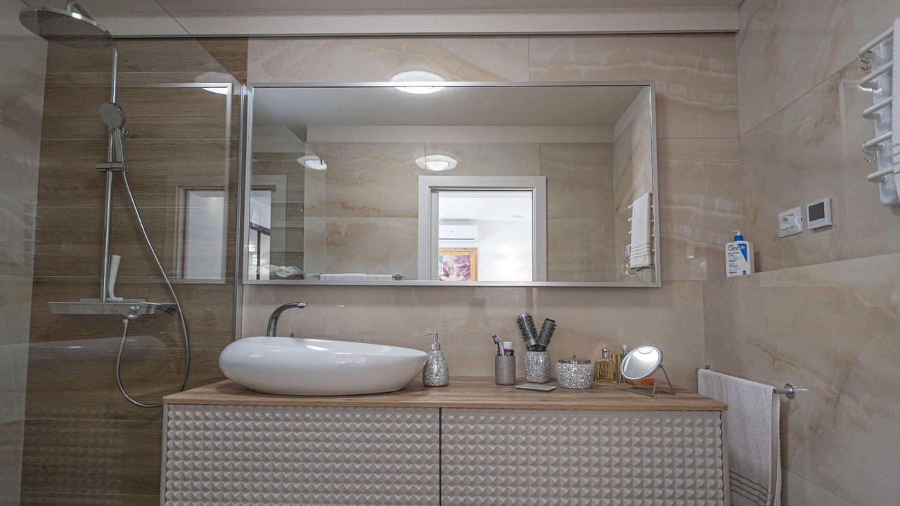 Photo of Bathroom in Cove Murtar