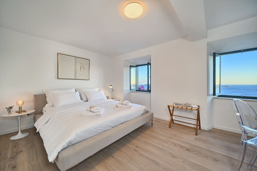 Photo of Others in Brsecine