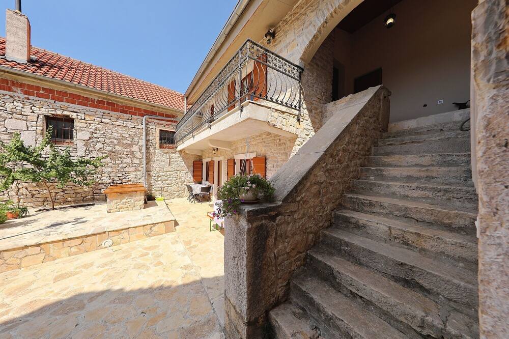 Photo of Outdoor in Nadin