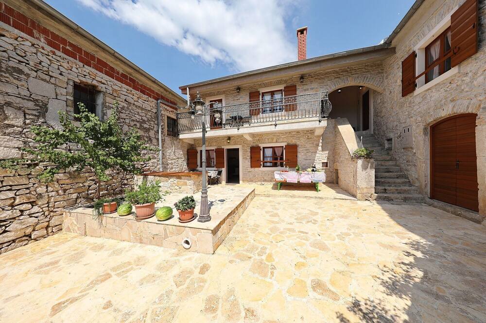 Photo of Patio Balcony in Nadin