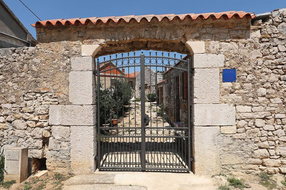 Photo of Outdoor in Nadin