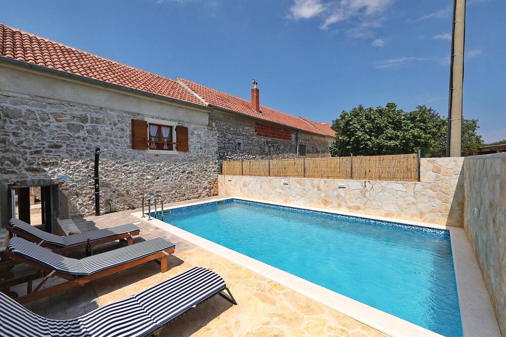 Photo of Outdoor in Nadin