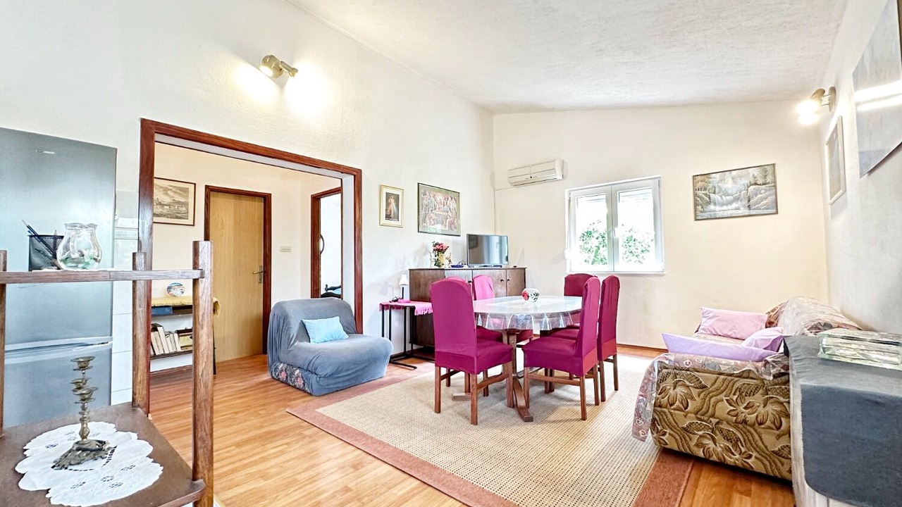 Photo of Livingroom in Srijane