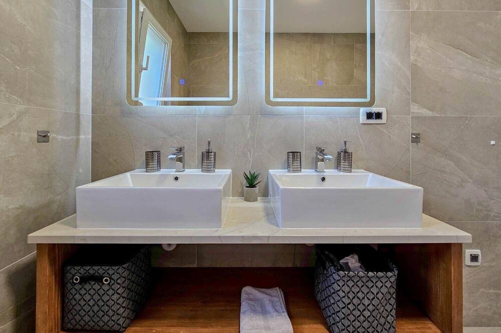 Photo of Bathroom in Seget